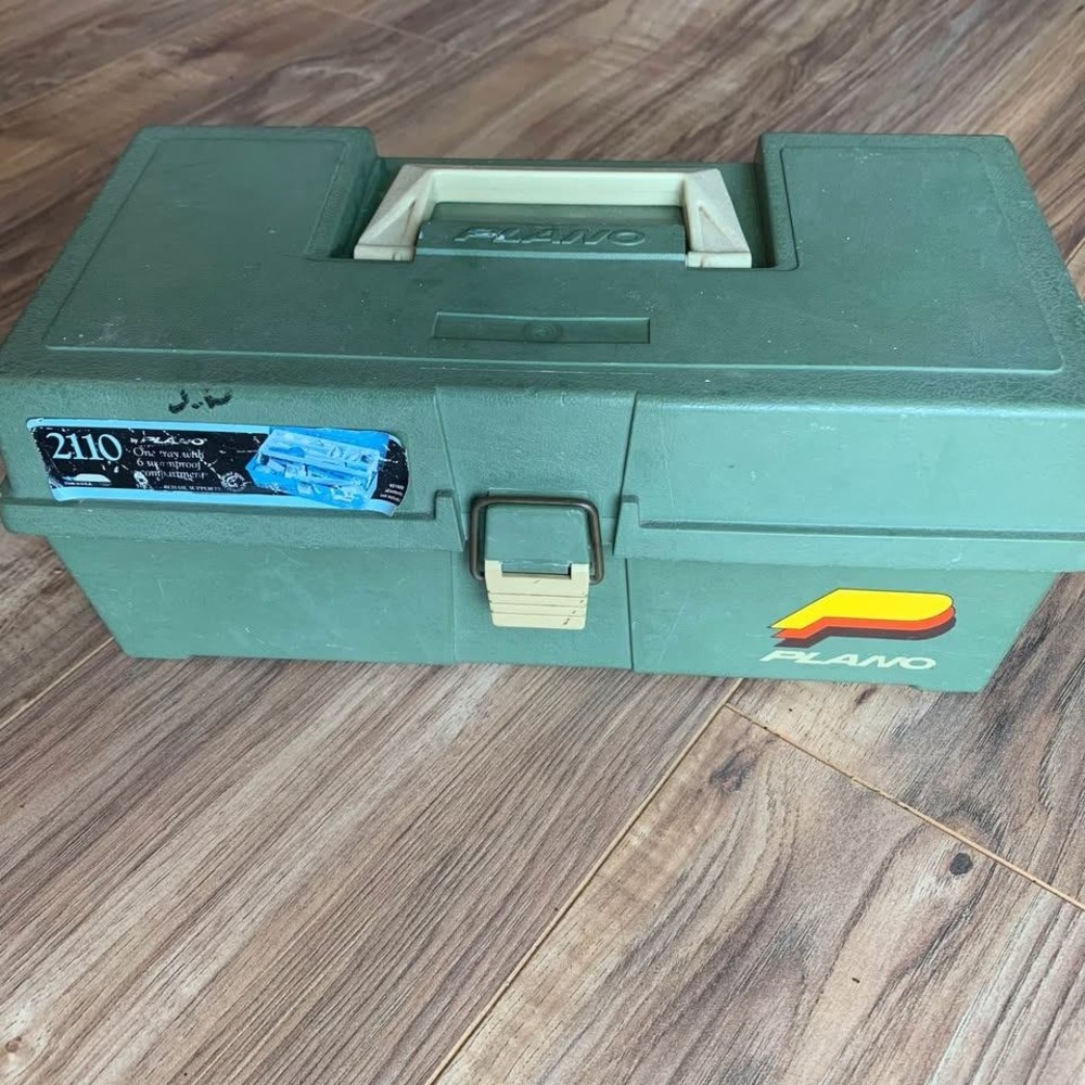 Plano 2110 Vintage Fishing Tackle Box Green Single Tray With Lures And Hooks